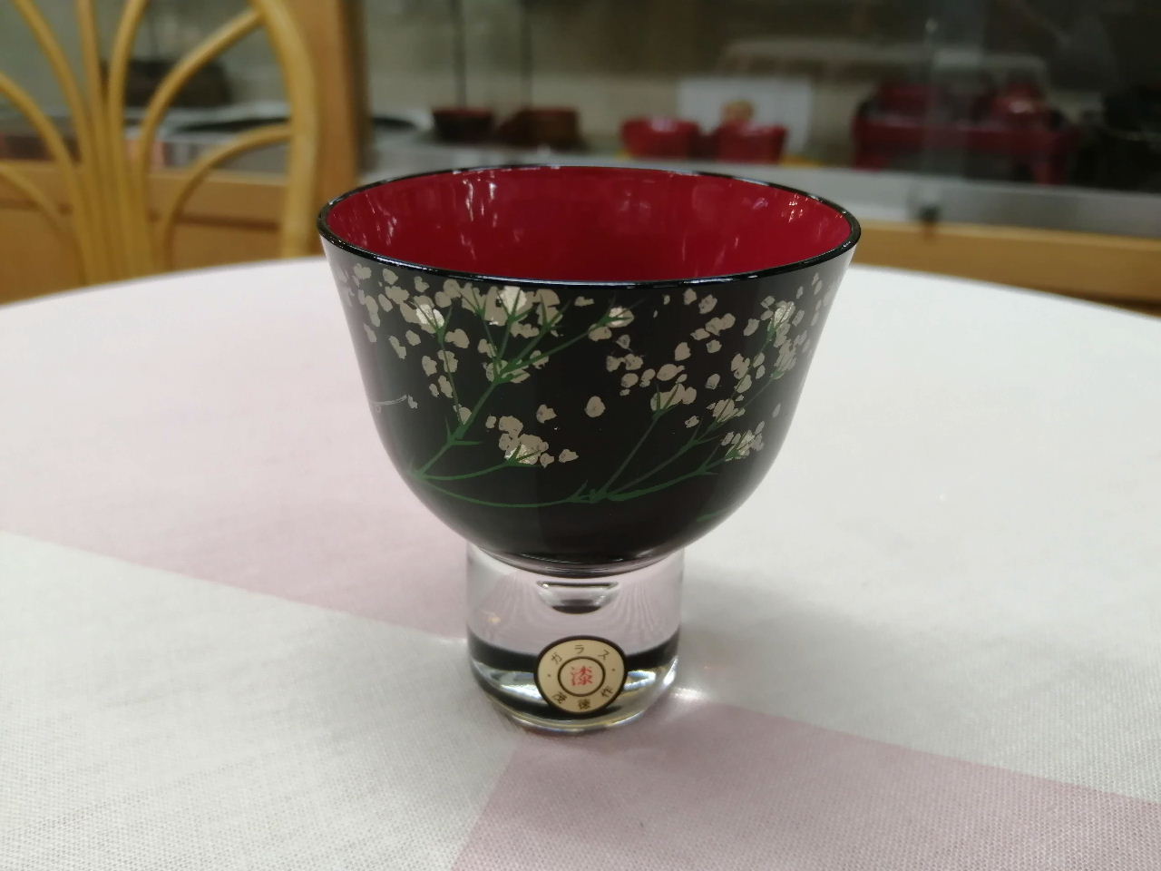 手描きかすみ草　ガラスぐい呑み　黒